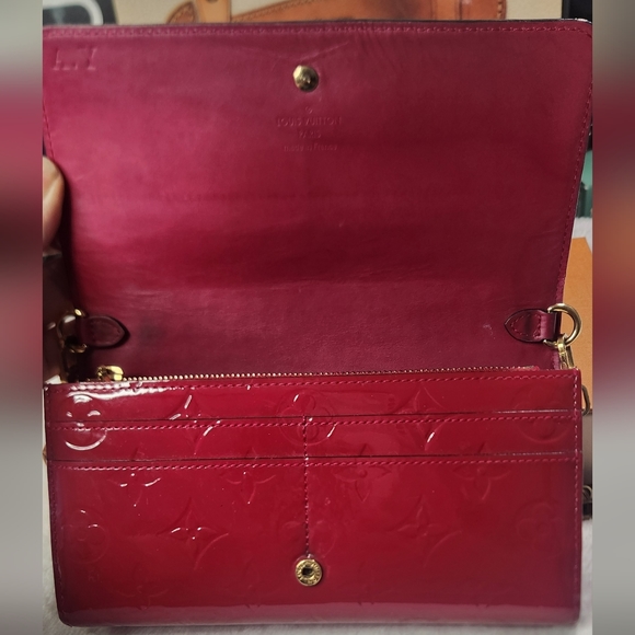 EUC-LOUIS VUITTON VERNIS WALLET- RED- With LV Chain, box, and ribbon - Picture 11 of 14